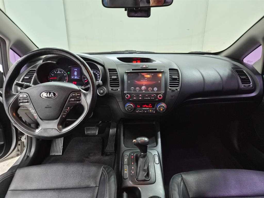 Kia K3 — photo 08