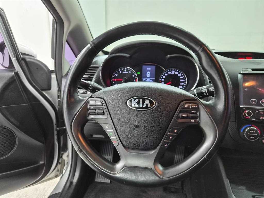 Kia K3 — photo 09