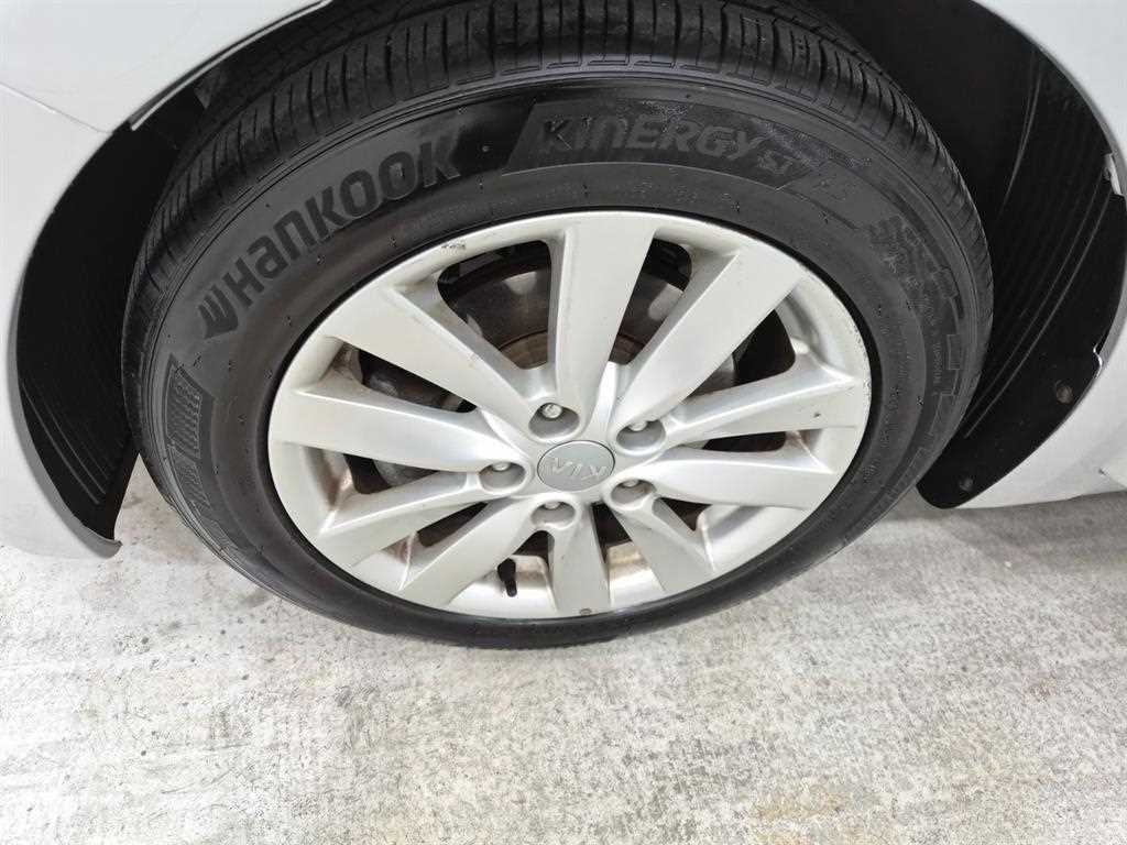 Kia K3 — photo 19