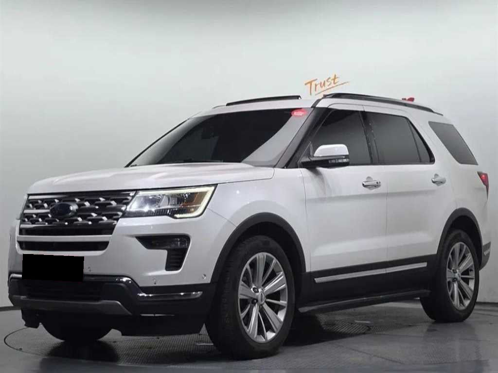 Ford Explorer — photo 01
