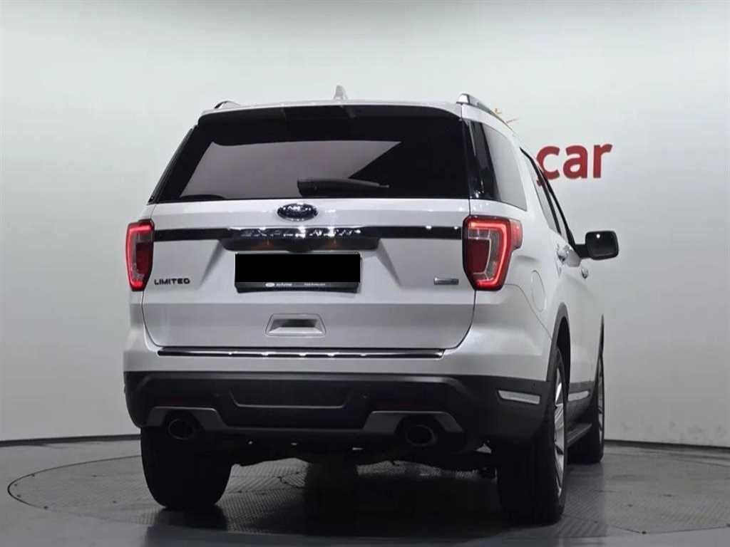 Ford Explorer — photo 04