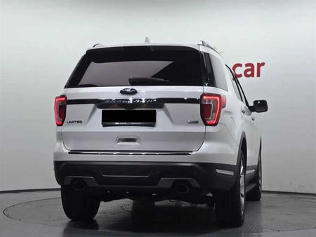 Ford Explorer — photo 04