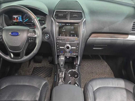 Ford Explorer — photo 07