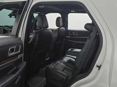Ford Explorer — photo 12
