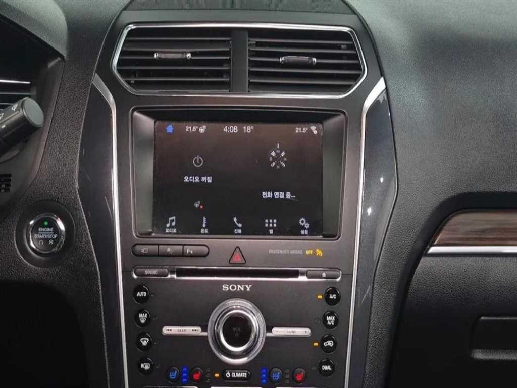 Ford Explorer — photo 14