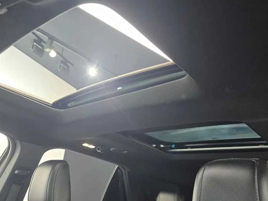 Ford Explorer — photo 18