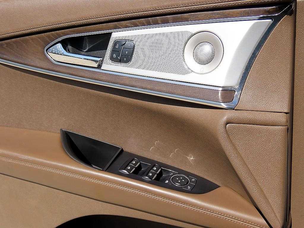 Lincoln MKX — photo 11
