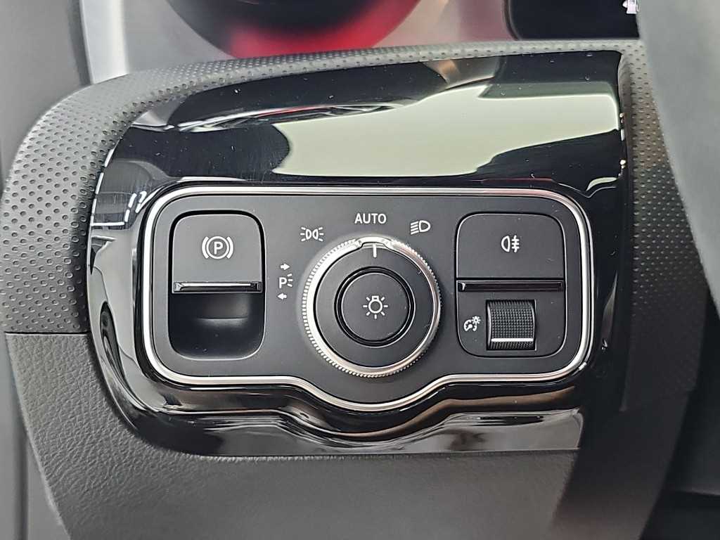 Mercedes-Benz CLA-Class — photo 19
