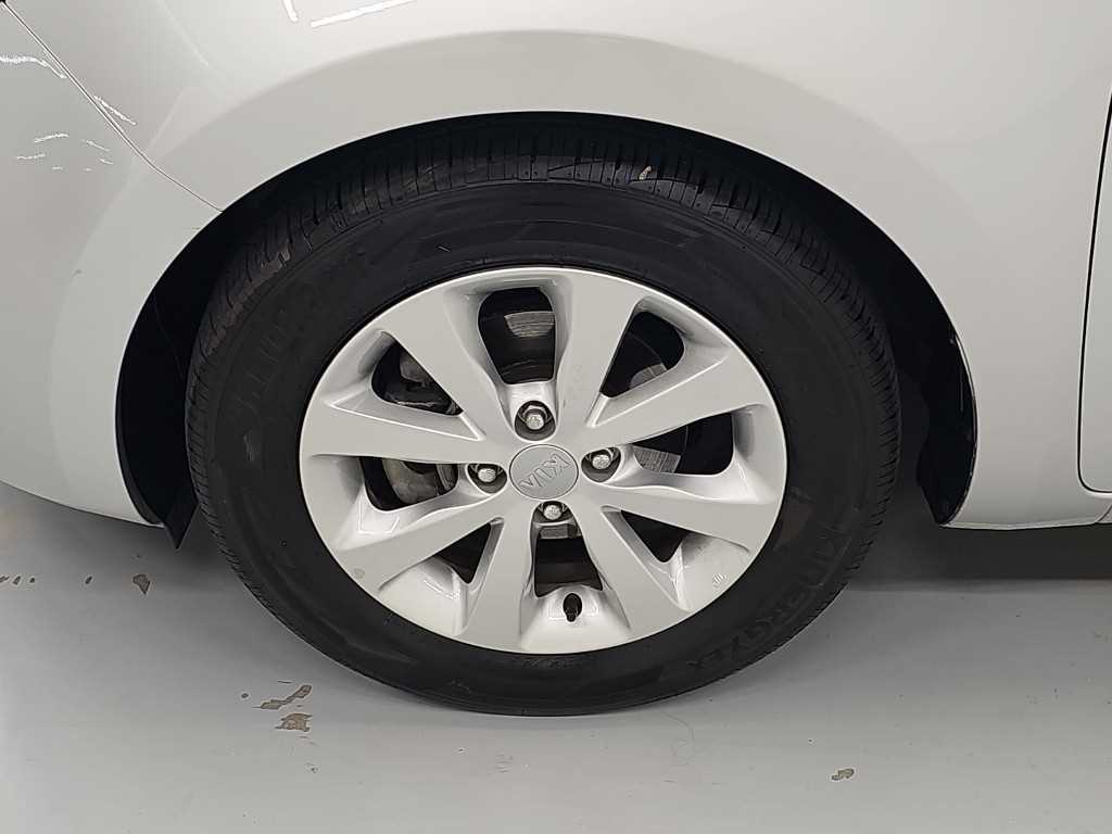 Kia pride — photo 18