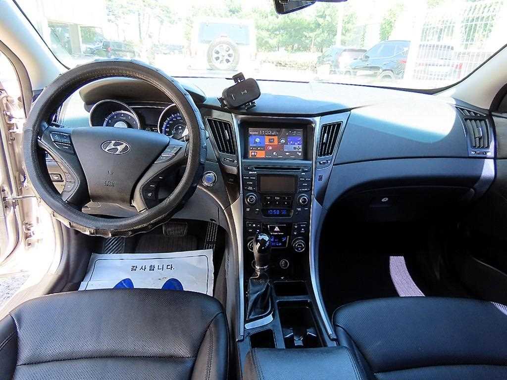 Hyundai Sonata — photo 07