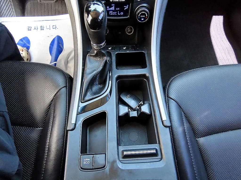 Hyundai Sonata — photo 11