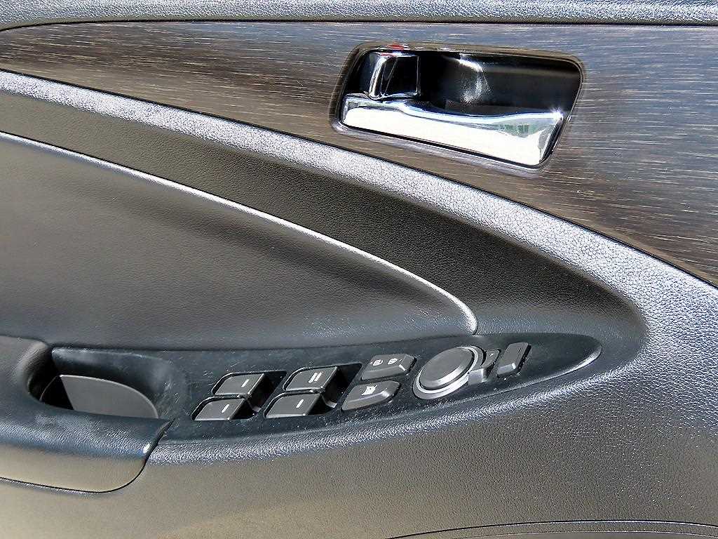 Hyundai Sonata — photo 12