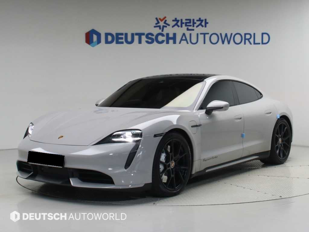 Porsche Taycan — photo 01