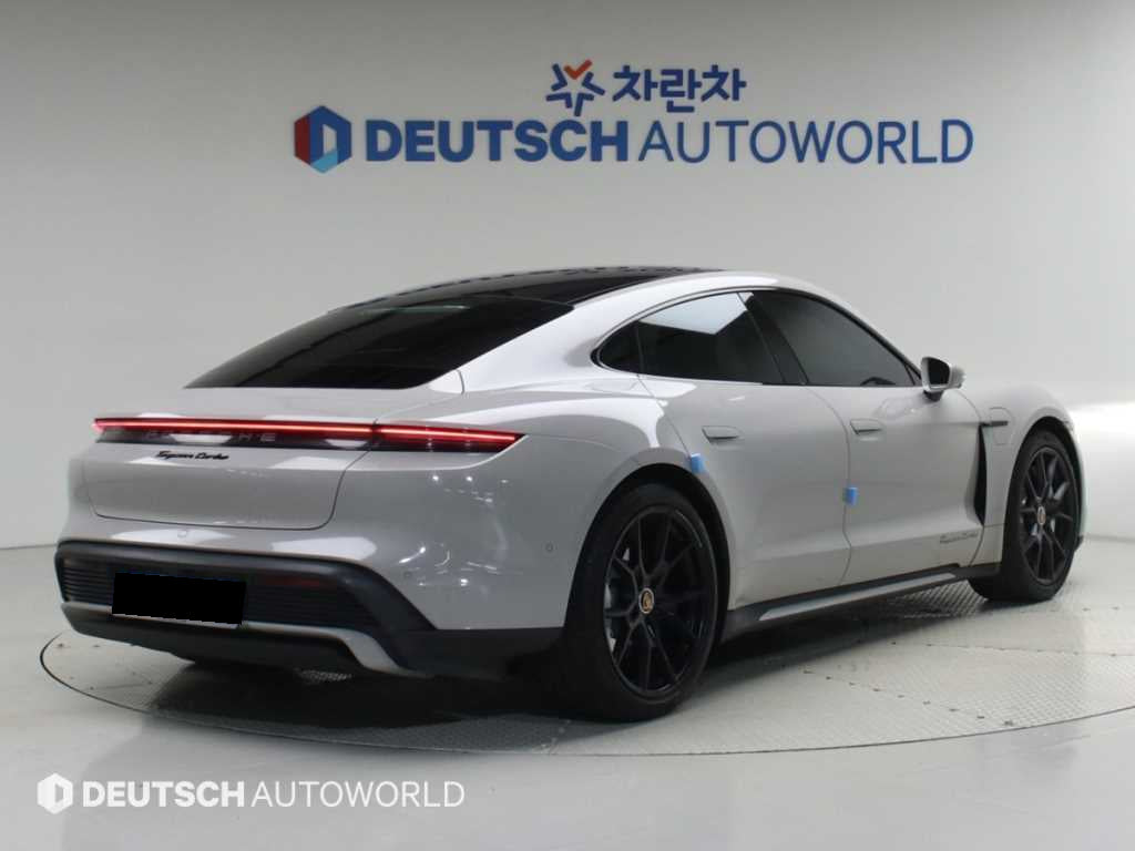 Porsche Taycan — photo 02