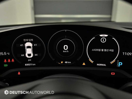 Porsche Taycan — photo 08