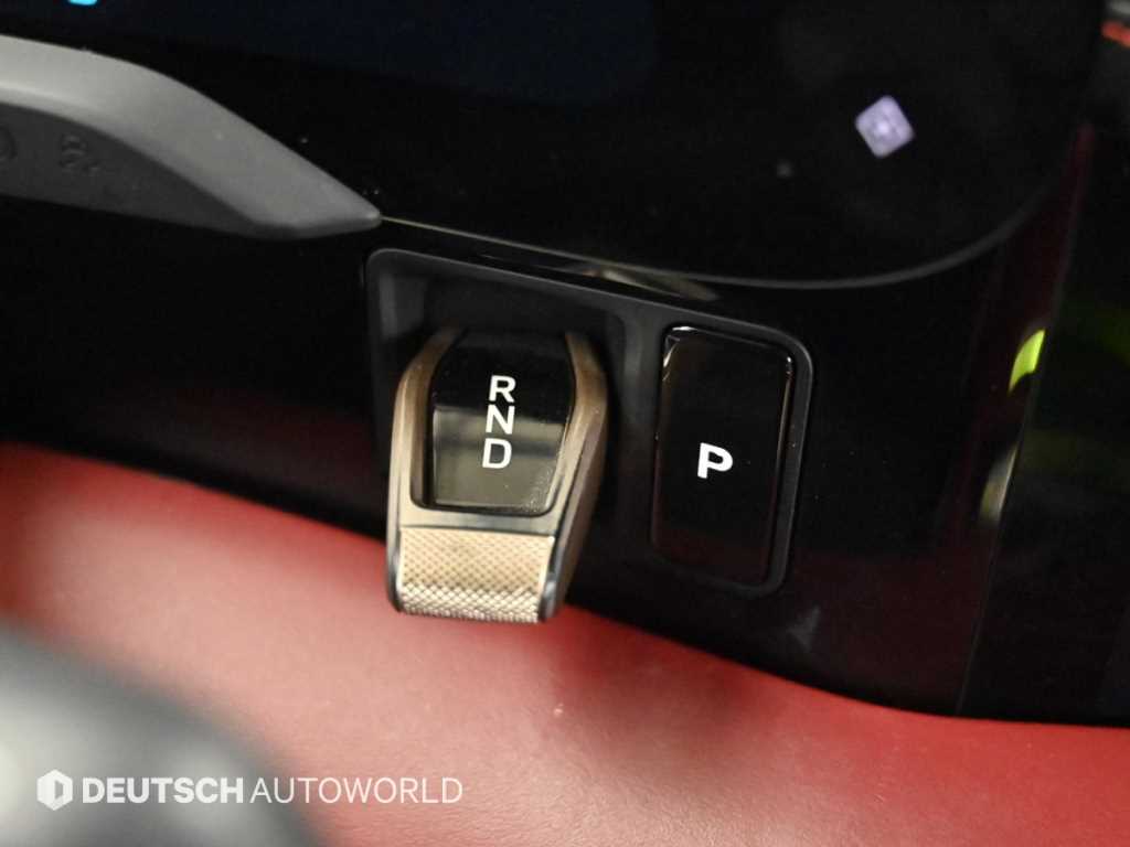 Porsche Taycan — photo 09