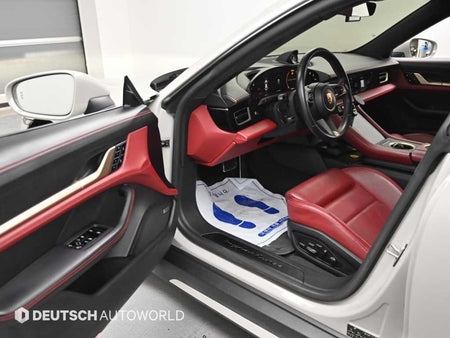 Porsche Taycan — photo 11