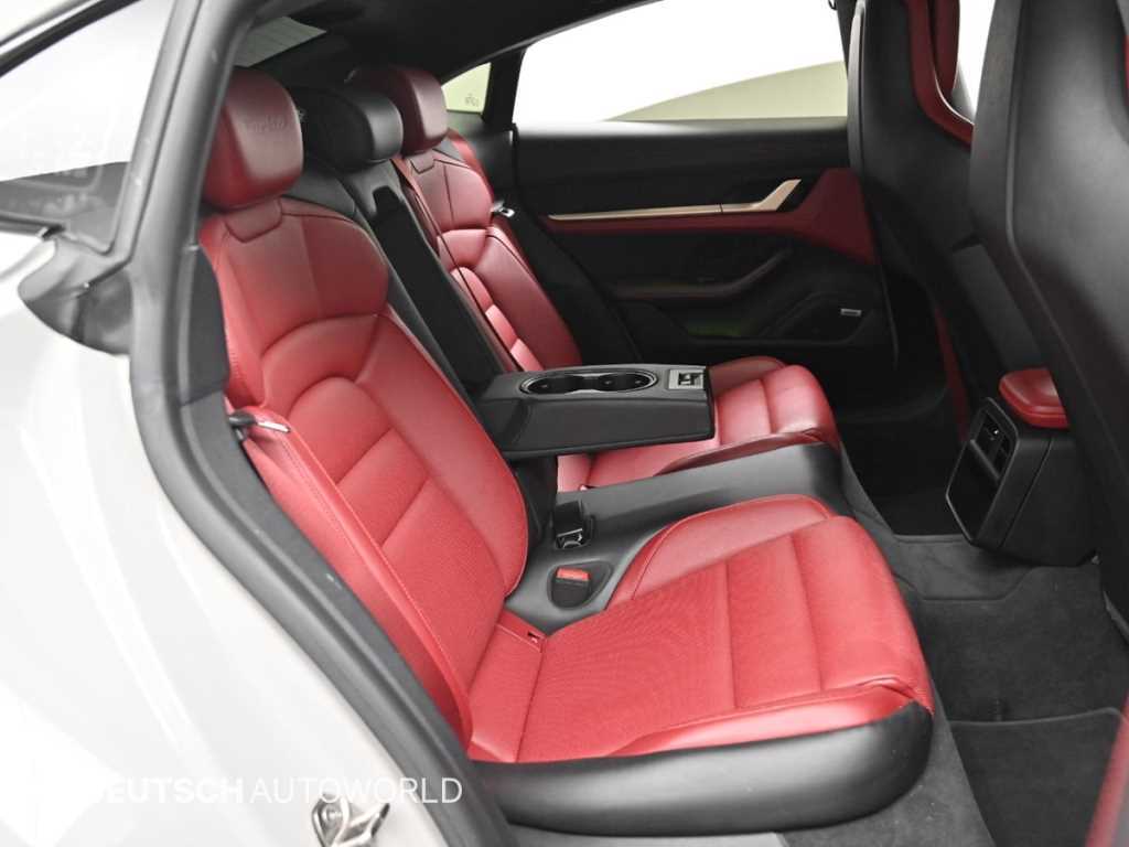 Porsche Taycan — photo 12
