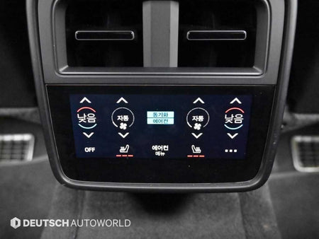 Porsche Taycan — photo 16