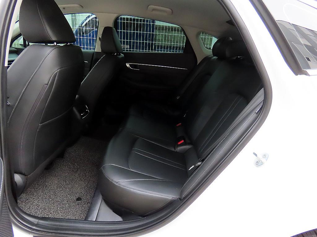 Hyundai Sonata — photo 06