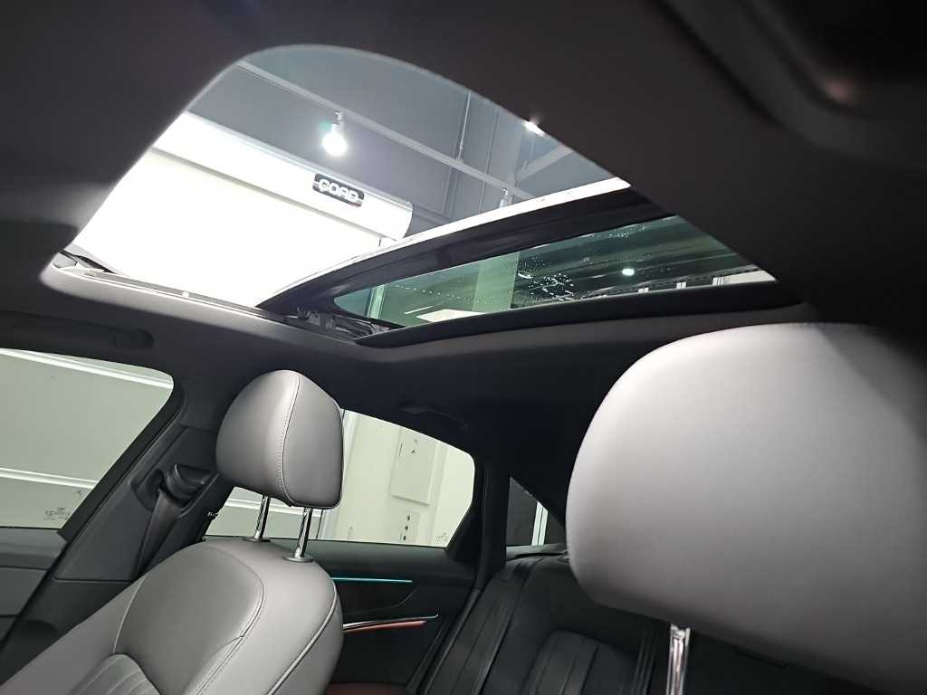 Audi A6 — photo 14