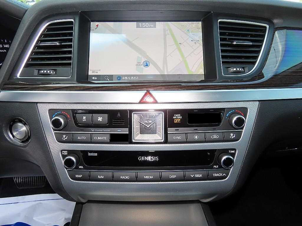 Genesis G80 — photo 13