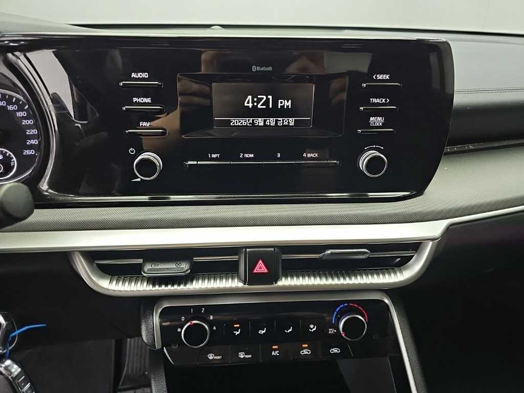 Kia K5 — photo 10
