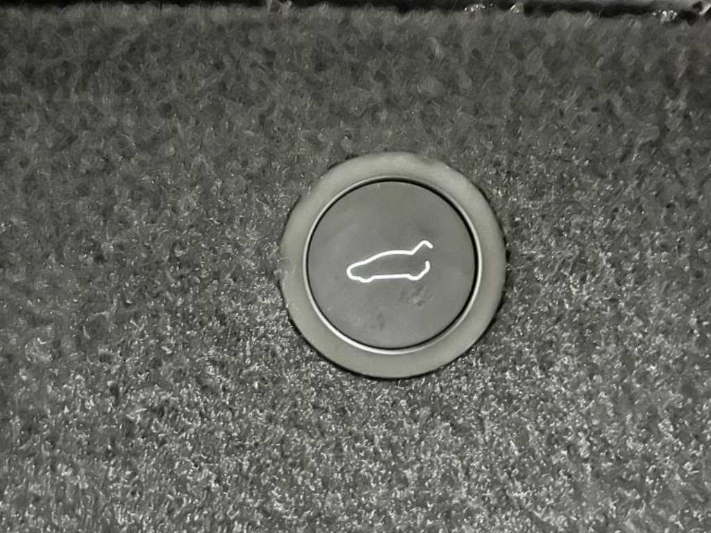 Tesla Model X — photo 07