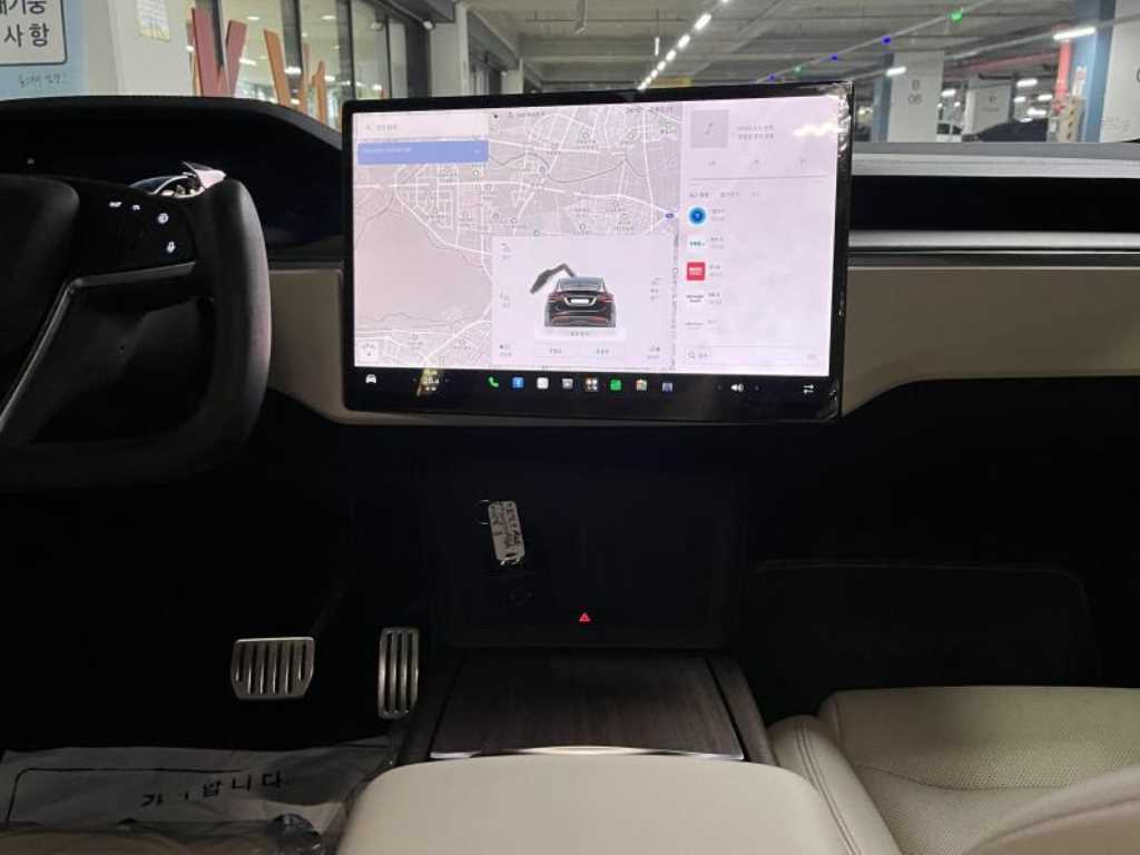 Tesla Model X — photo 09