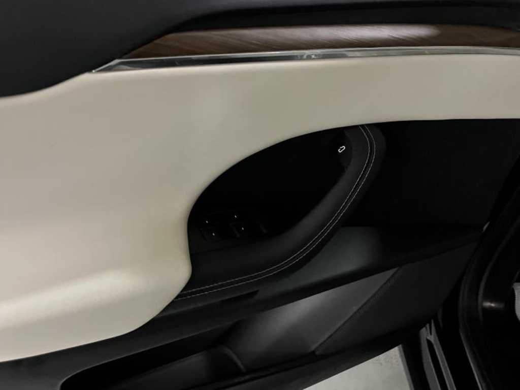 Tesla Model X — photo 13