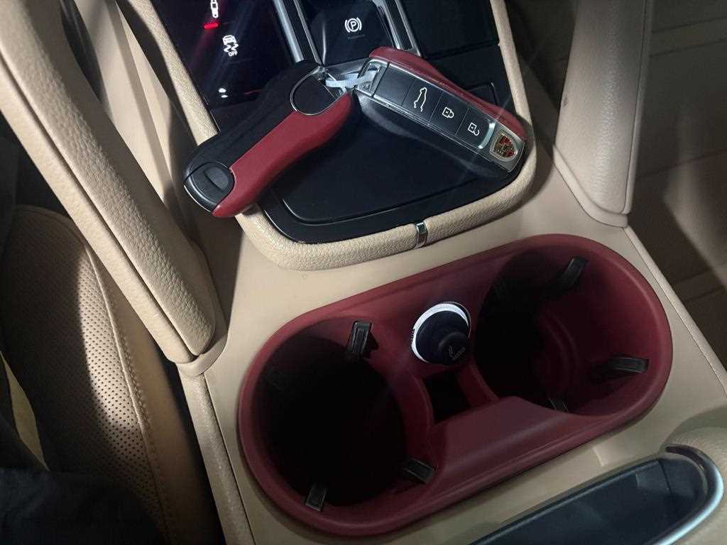 Porsche Cayenne — photo 10
