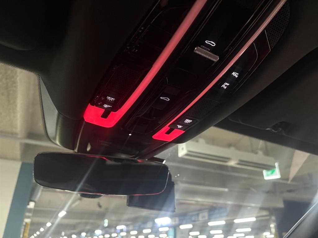 Porsche Cayenne — photo 11