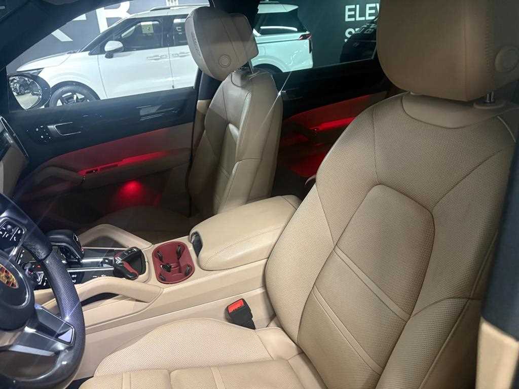 Porsche Cayenne — photo 16
