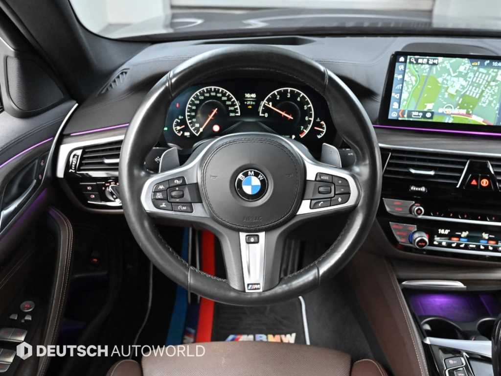 BMW 5-Series — photo 13