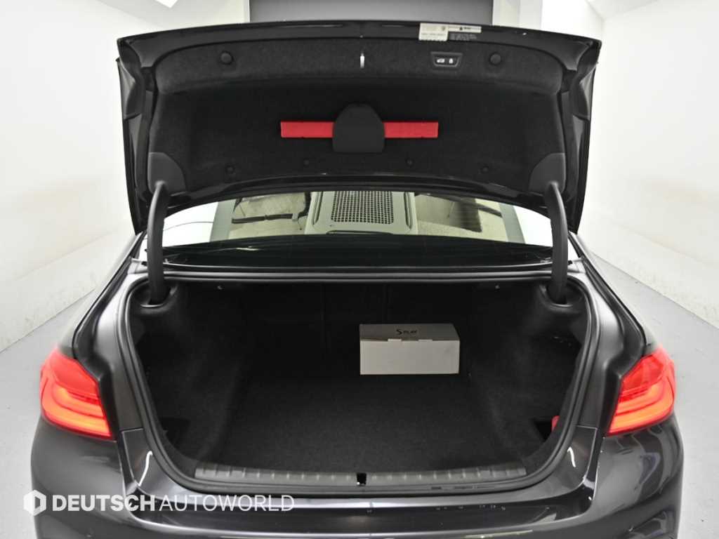 BMW 5-Series — photo 19