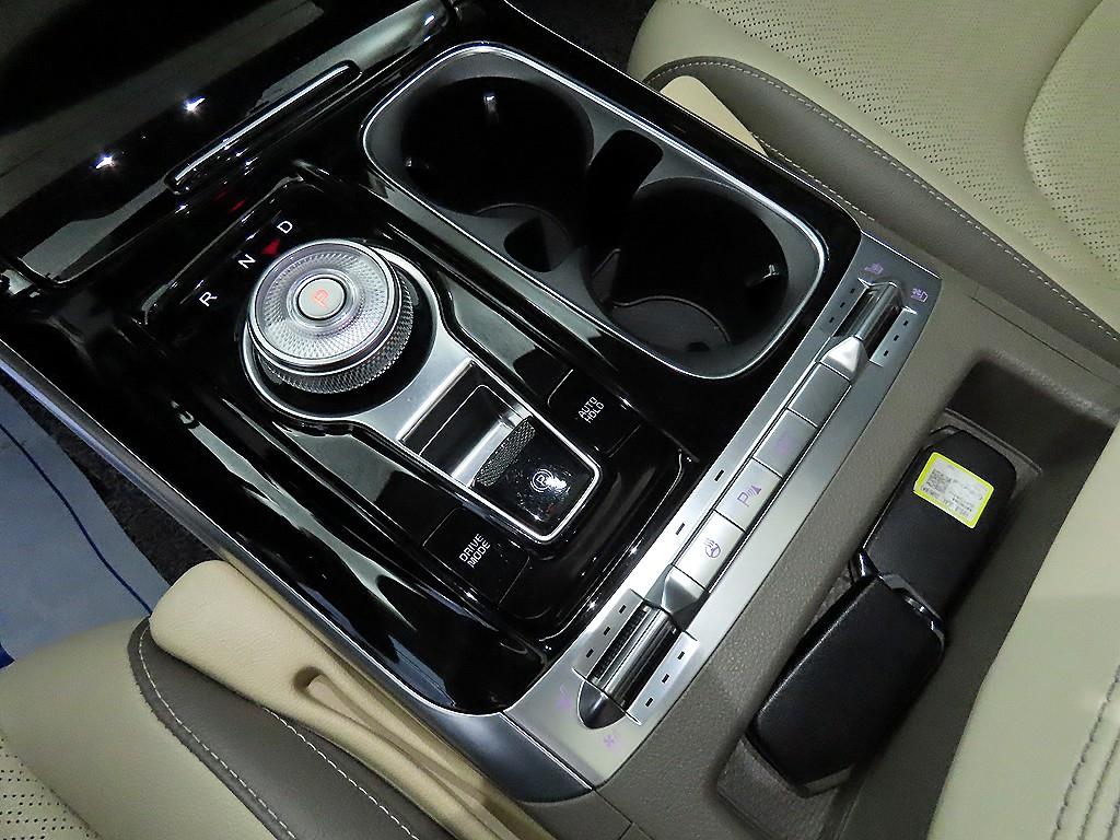 Kia Carnival — photo 12