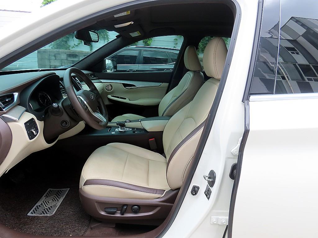 Infiniti QX50 — photo 05