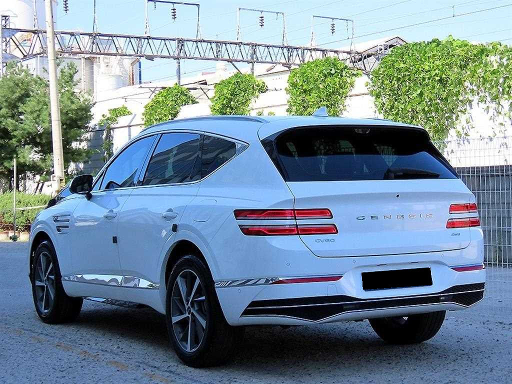 Genesis GV80 — photo 03