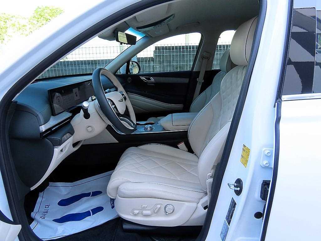 Genesis GV80 — photo 05