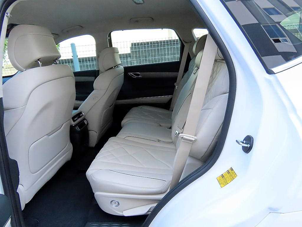 Genesis GV80 — photo 06