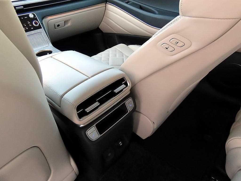 Genesis GV80 — photo 16