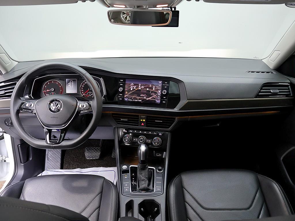 Volkswagen Jetta — photo 05