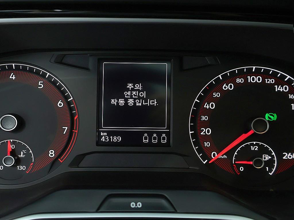 Volkswagen Jetta — photo 06