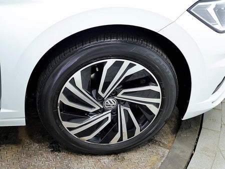 Volkswagen Jetta — photo 08