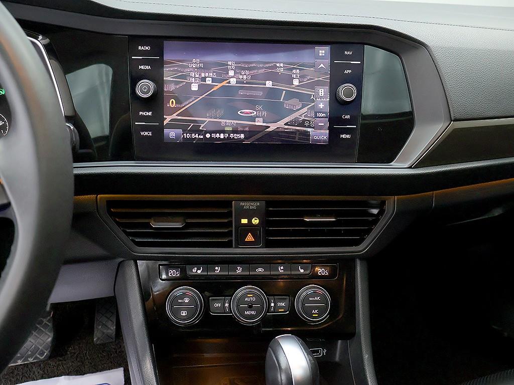 Volkswagen Jetta — photo 09