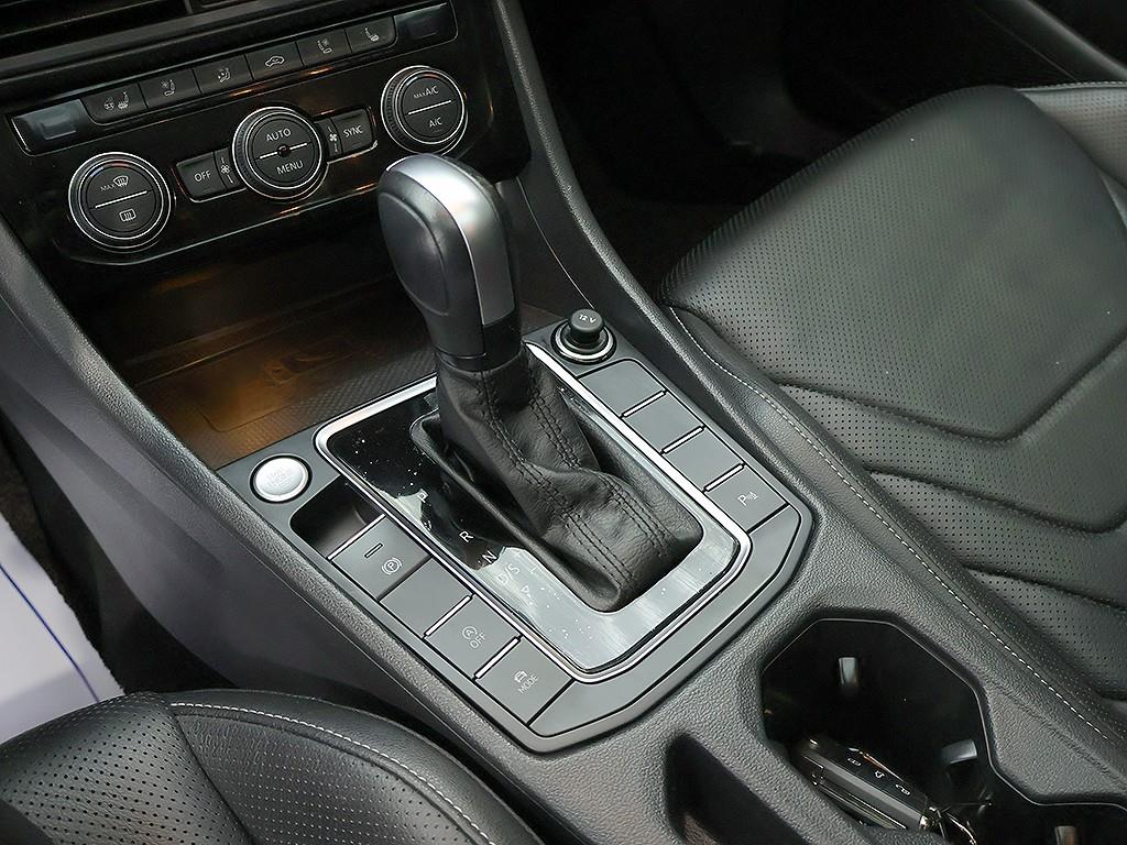 Volkswagen Jetta — photo 10