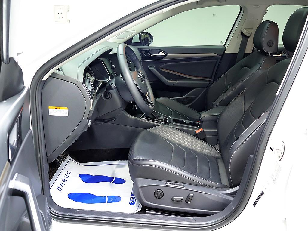 Volkswagen Jetta — photo 11