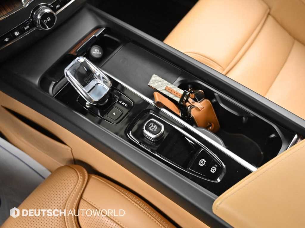 Volvo XC60 — photo 09