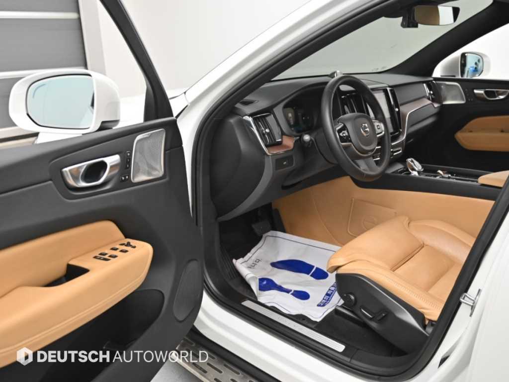 Volvo XC60 — photo 11