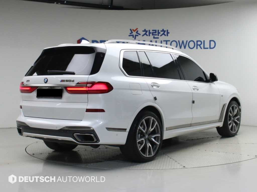 BMW X7 — photo 02